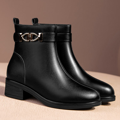 Öko-nahast metallist kaunistusega naiste saapad