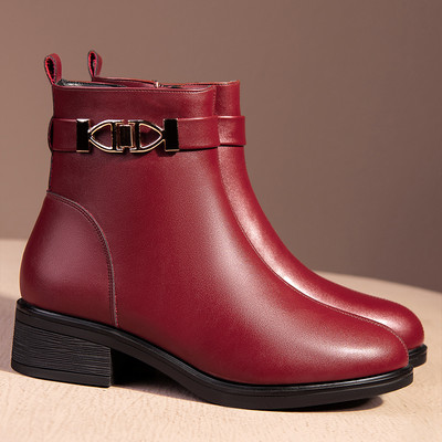 Öko-nahast metallist kaunistusega naiste saapad