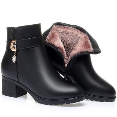 Дамски кожени боти с метална декорация - два цвята