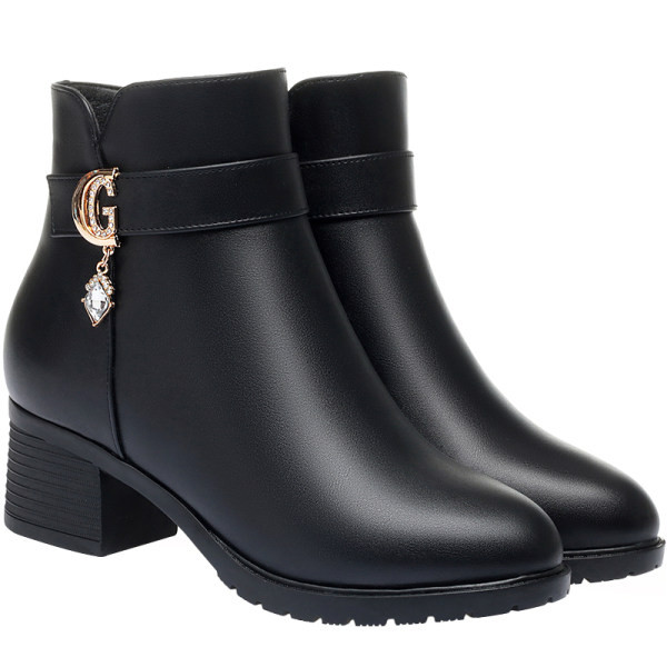 Дамски кожени боти с  метална декорация - два цвята