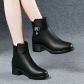 Metallist kaunistusega ja kandilise kontsaga naiste vabaajasaapad 5 cm