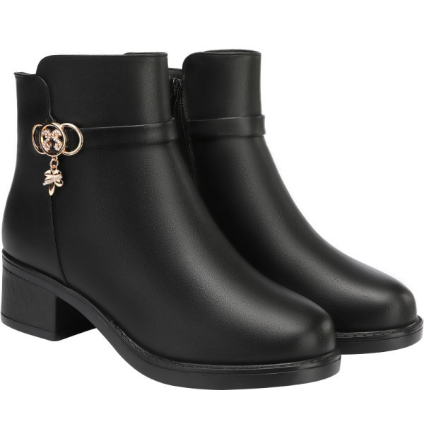 Metallist kaunistusega ja kandilise kontsaga naiste vabaajasaapad 5 cm