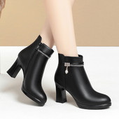 Naiste kontsa ja kaunistusega nahast saapad