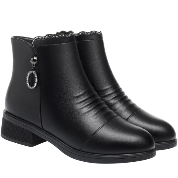 Női bőrcsizma 3,5 cm sarokkal és díszkövekkel