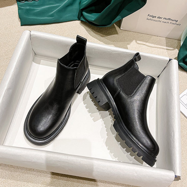 Naiste musta värvi nahast saapad - kaks mudelit