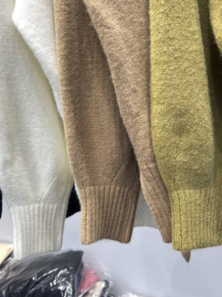 Naiste polokrae ja pikkade varrukatega kampsun