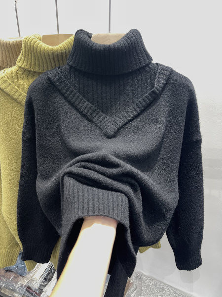 Naiste polokrae ja pikkade varrukatega kampsun