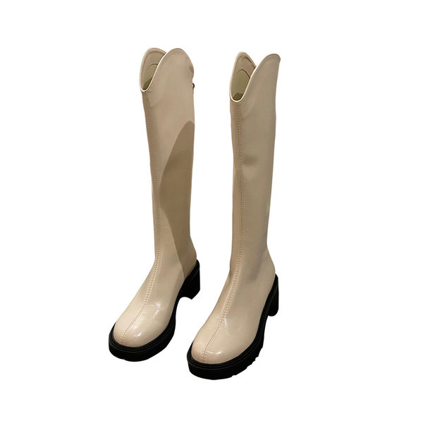 Moodsad tugeva tallaga naiste põlvikud