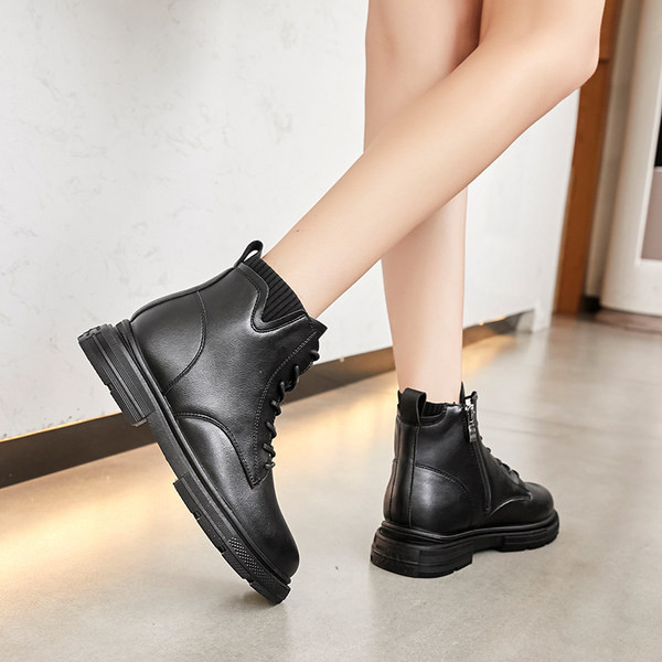 Naiste vabaaja talvesaapad paelte ja sooja voodriga