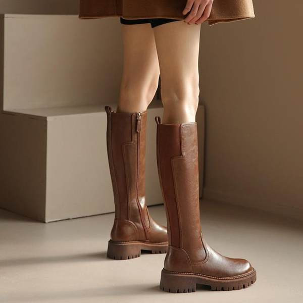 Női bőrcsizma durva talppal