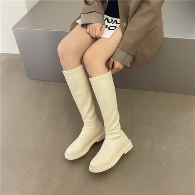 Lameda tallaga naiste saapade uus mudel kolmes värvitoonis