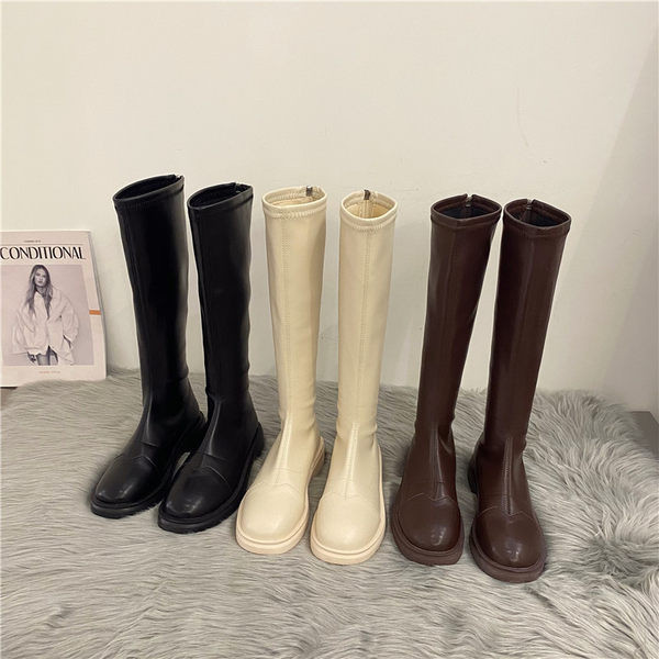 Lameda tallaga naiste saapade uus mudel kolmes värvitoonis