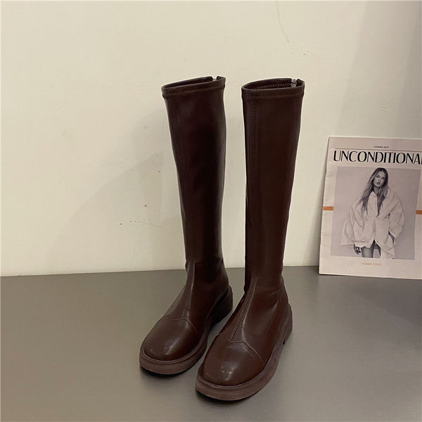 Lameda tallaga naiste saapade uus mudel kolmes värvitoonis