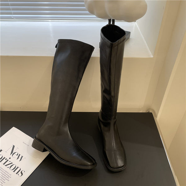 Naiste kunstnahast saapad kahes värvitoonis