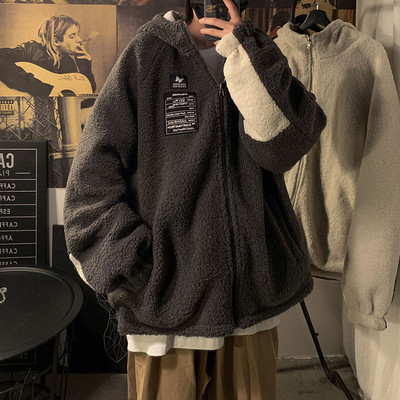 Мъжко плюшен яке с апликация и качулка