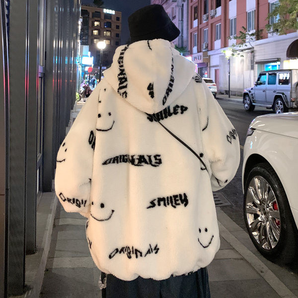 Мъжко плюшен яке с апликация и качулка 