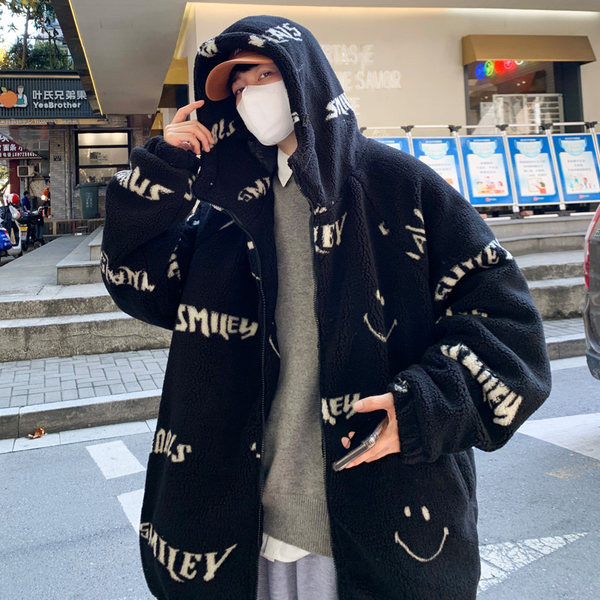 Мъжко плюшен яке с апликация и качулка 