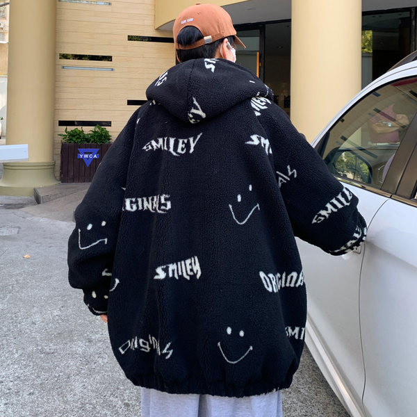 Мъжко плюшен яке с апликация и качулка 